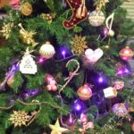 クリスマスツリーに飾られて(^^♪